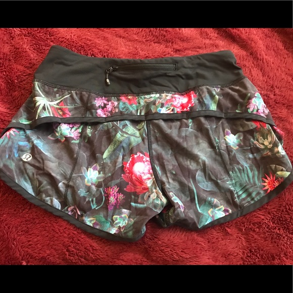 ‼️SOLD‼️ Lululemon Curious Jungle Speed Shorts - Picture 5 of 8